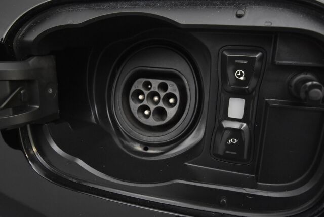 Audi Q5 2020 Launch Edition 55 TFSI e quattro S tronic / Keyles entry / Vakkari / Koukku / Tutkat /