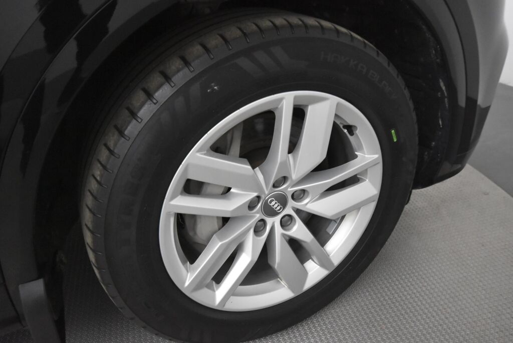 Audi Q5 2020 Launch Edition 55 TFSI e quattro S tronic / Keyles entry / Vakkari / Koukku / Tutkat /