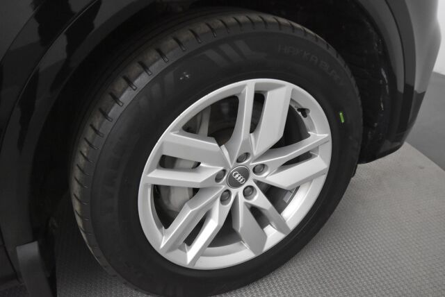 Audi Q5 2020 Launch Edition 55 TFSI e quattro S tronic / Keyles entry / Vakkari / Koukku / Tutkat /