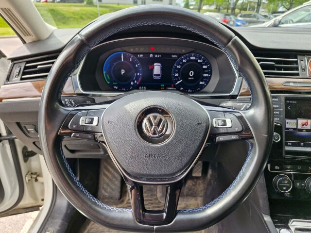 Volkswagen Passat 2017 Variant GTE Plug-In Hybrid 160 kW / ErgoComfort / 360 kamera / Digimittari / Uudet renkaat / Webasto / Navi / Acc / Blis