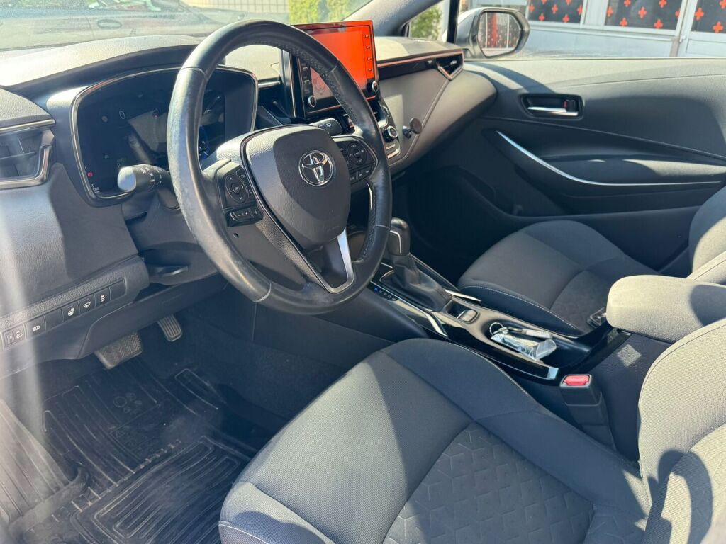 Toyota Corolla 2020 Hatchback 1,8 Hybrid Active Edition / Suomiauto / Navigointi / Lohkolämmitin / Merkkihuollettu