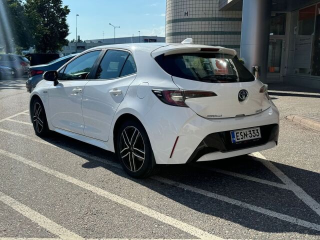 Toyota Corolla 2020 Hatchback 1,8 Hybrid Active Edition / Suomiauto / Navigointi / Lohkolämmitin / Merkkihuollettu