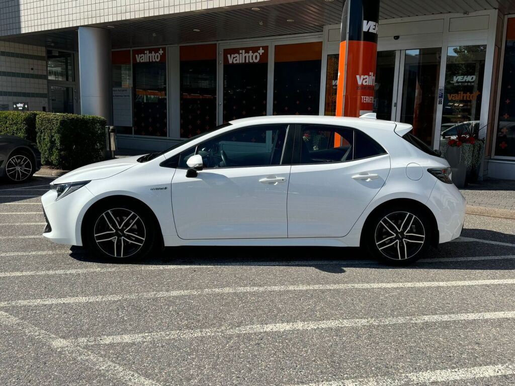 Toyota Corolla 2020 Hatchback 1,8 Hybrid Active Edition / Suomiauto / Navigointi / Lohkolämmitin / Merkkihuollettu