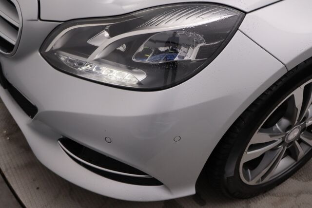Mercedes-Benz E 2014 200 BE A / Lasikattoluukku / Navi / Xenon / Tutkat / Vakkari /