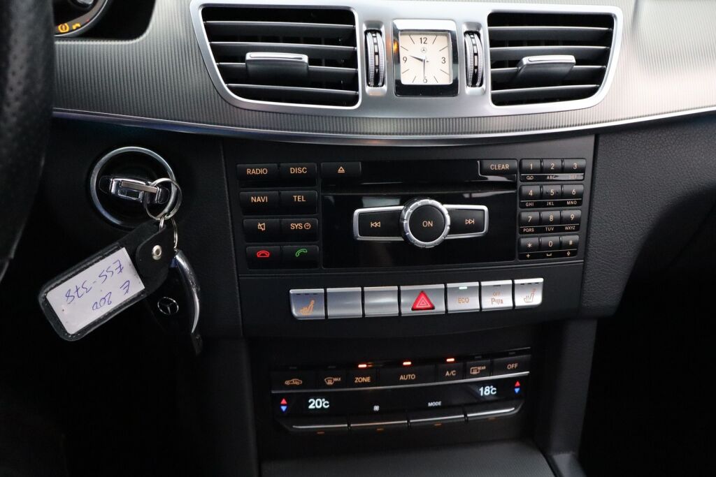 Mercedes-Benz E 2014 200 BE A / Lasikattoluukku / Navi / Xenon / Tutkat / Vakkari /