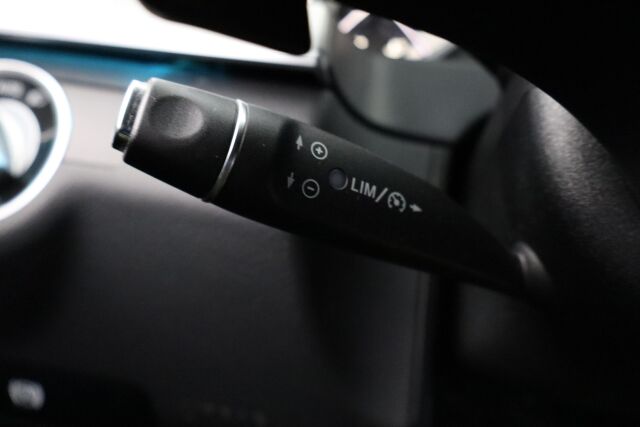Mercedes-Benz E 2014 200 BE A / Lasikattoluukku / Navi / Xenon / Tutkat / Vakkari /