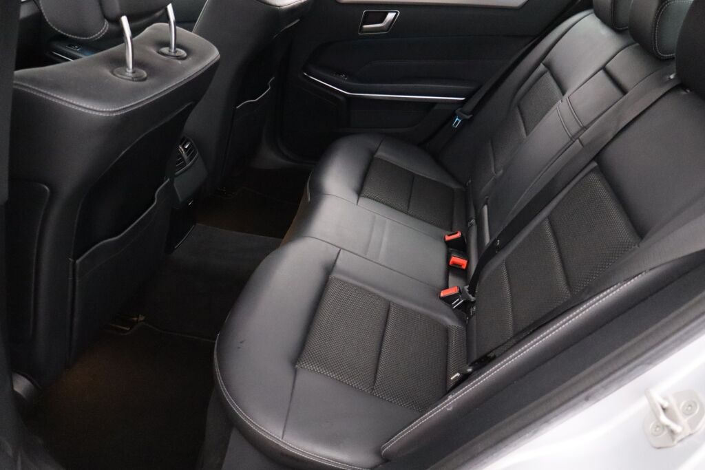 Mercedes-Benz E 2014 200 BE A / Lasikattoluukku / Navi / Xenon / Tutkat / Vakkari /