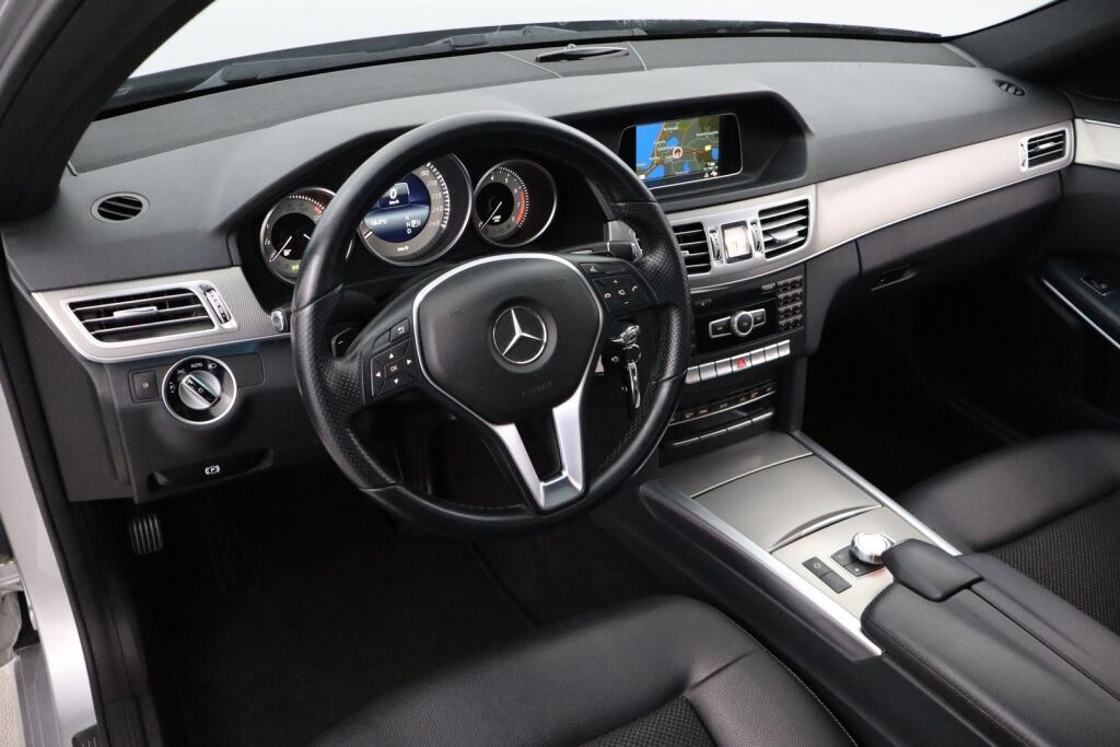 Mercedes-Benz E 2014 200 BE A / Lasikattoluukku / Navi / Xenon / Tutkat / Vakkari /