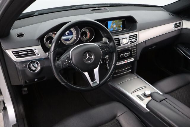 Mercedes-Benz E 2014 200 BE A / Lasikattoluukku / Navi / Xenon / Tutkat / Vakkari /