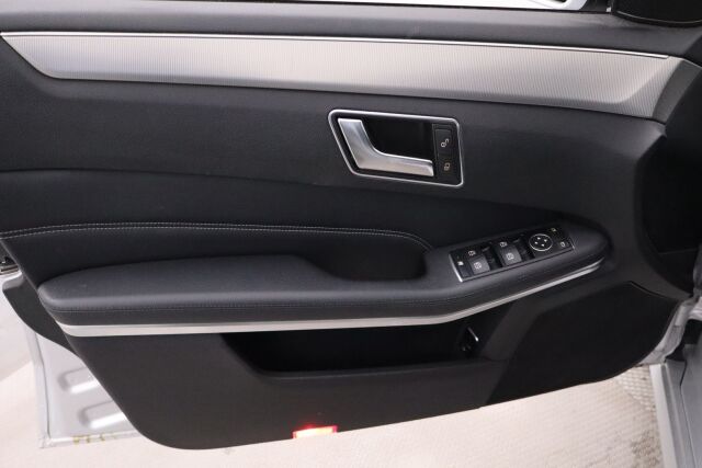 Mercedes-Benz E 2014 200 BE A / Lasikattoluukku / Navi / Xenon / Tutkat / Vakkari /