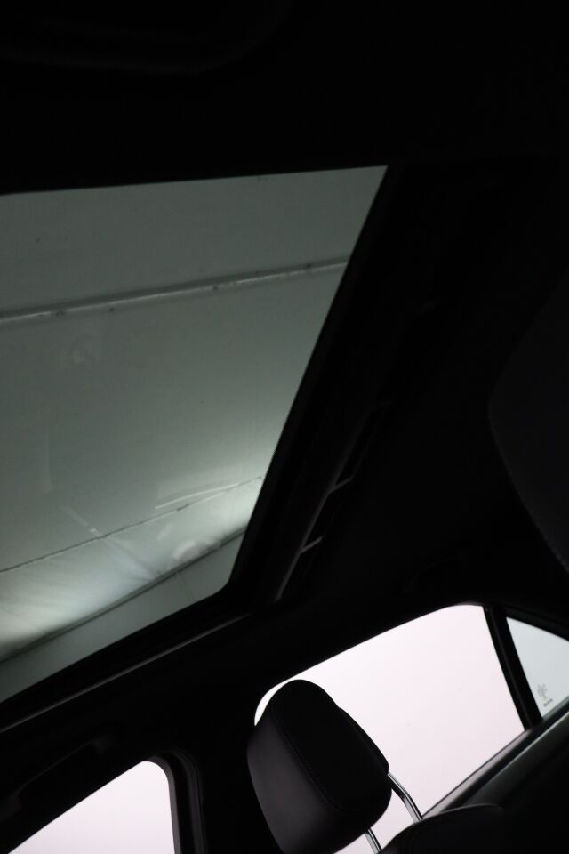 Mercedes-Benz E 2014 200 BE A / Lasikattoluukku / Navi / Xenon / Tutkat / Vakkari /