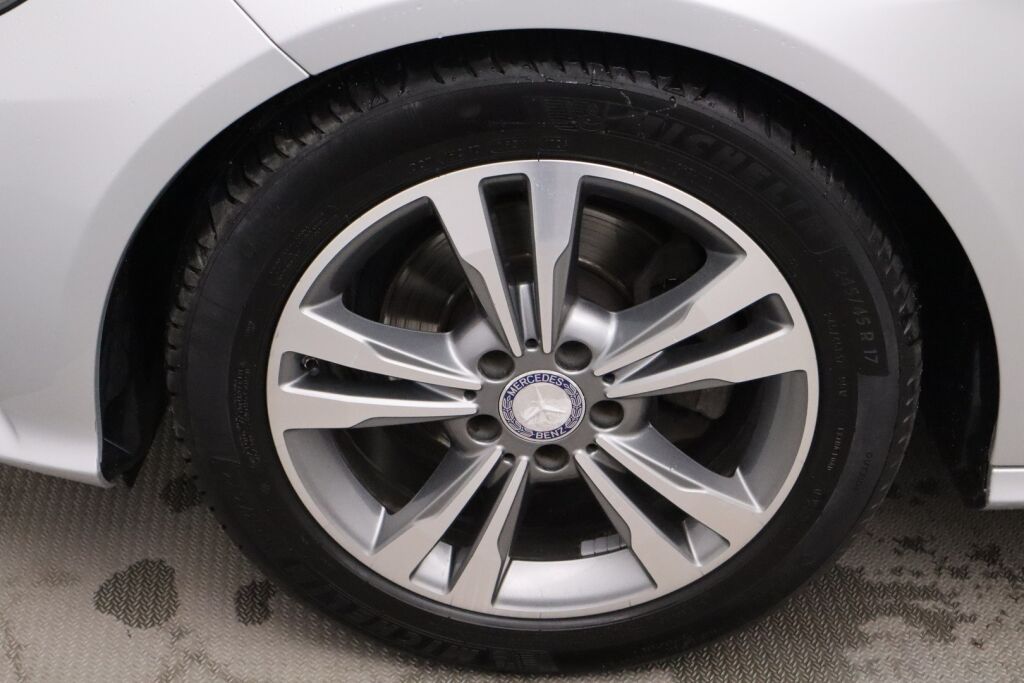 Mercedes-Benz E 2014 200 BE A / Lasikattoluukku / Navi / Xenon / Tutkat / Vakkari /