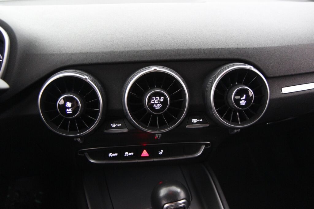 Audi TT 2017 Roadster 1,8 TFSI 132 kW S tronic / Virtuaalimittaristo / Xenon-valot