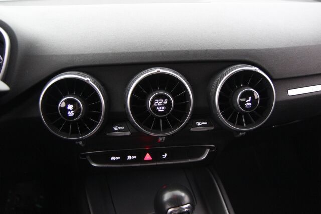 Audi TT 2017 Roadster 1,8 TFSI 132 kW S tronic / Virtuaalimittaristo / Xenon-valot