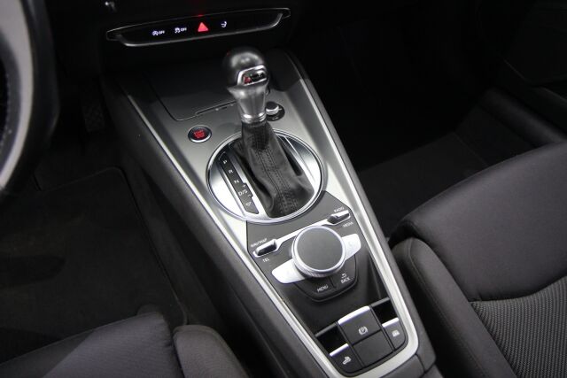 Audi TT 2017 Roadster 1,8 TFSI 132 kW S tronic / Virtuaalimittaristo / Xenon-valot