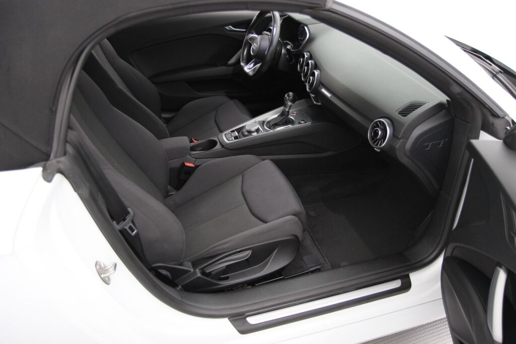 Audi TT 2017 Roadster 1,8 TFSI 132 kW S tronic / Virtuaalimittaristo / Xenon-valot