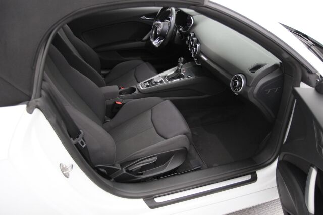 Audi TT 2017 Roadster 1,8 TFSI 132 kW S tronic / Virtuaalimittaristo / Xenon-valot