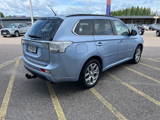 Mitsubishi Outlander PHEV 2014 Instyle Navi 4WD 5P / Adapt.Vakkari / Keyless Go / P.Kamera / Vetokoukku /