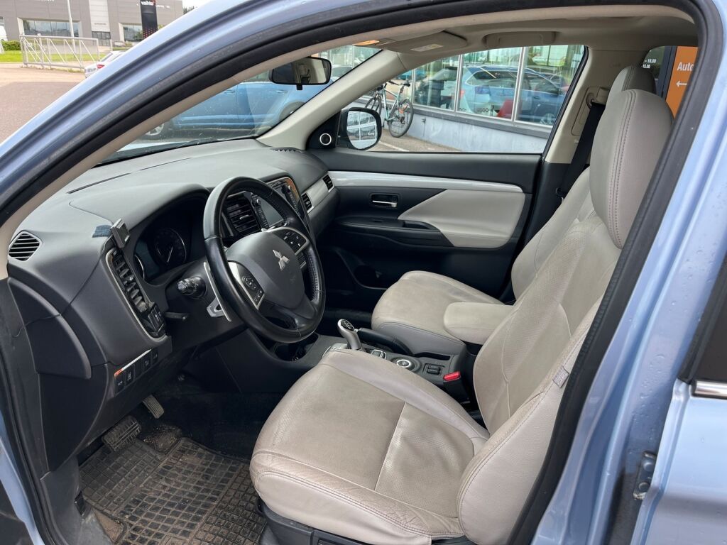 Mitsubishi Outlander PHEV 2014 Instyle Navi 4WD 5P / Adapt.Vakkari / Keyless Go / P.Kamera / Vetokoukku /
