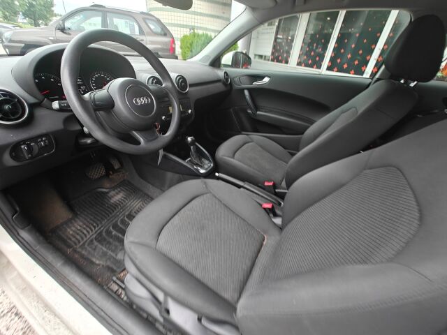 Audi A1 2011 Compact Coupé Attraction 1,4 TFSI 119g S tronic Start-Stop / Ilmastointi / Vakionopeudensäädin