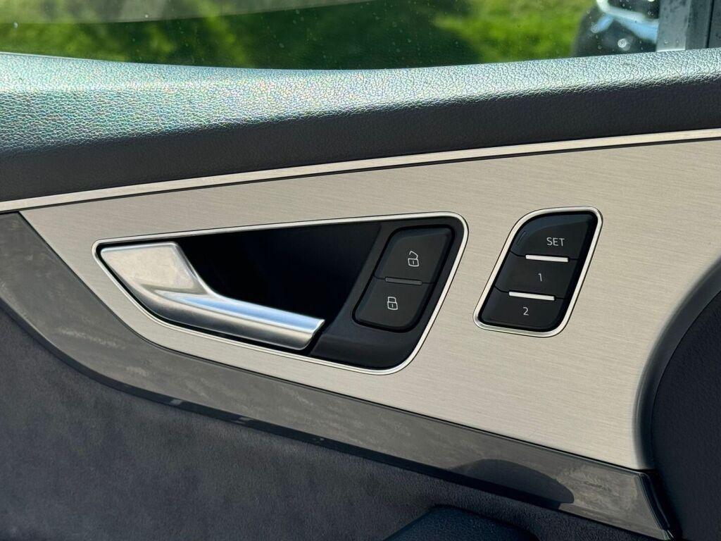 Audi Q7 2017 3,0 V6 TDI e-tron quattro tiptronic / Koukku / Panorama / Ilmajouset / Digimittari / Nahkat / 360° / S line sisäpaketti