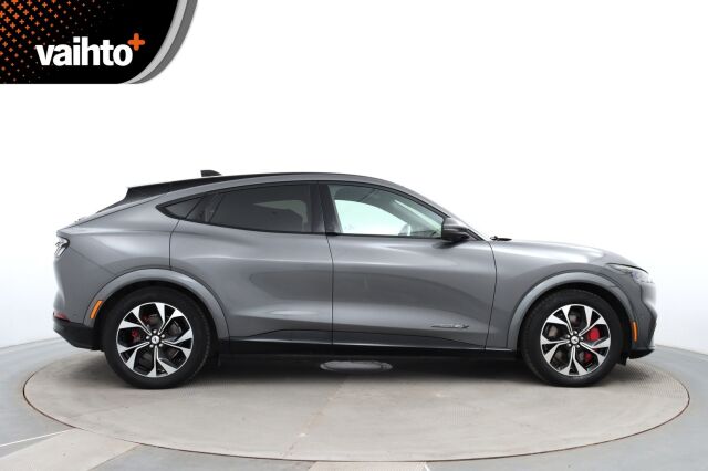 Ford Mustang Mach-E 2021 98kWh 351hv A1 AWD First Edition 5-ovinen B&O / 360° / Adapt. Vakkari / Navi / Nahat
