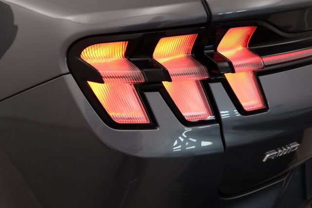 Ford Mustang Mach-E 2021 98kWh 351hv A1 AWD First Edition 5-ovinen B&O / 360° / Adapt. Vakkari / Navi / Nahat