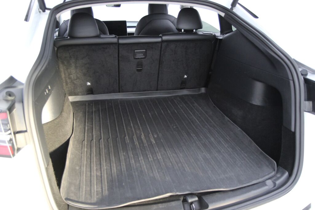 Tesla Model Y 2021 Long Range / ILP / Premium audio / FSD / Sis ALV / - RAHOITUS TÄHÄN AUTOON VAIN 3.99% - 