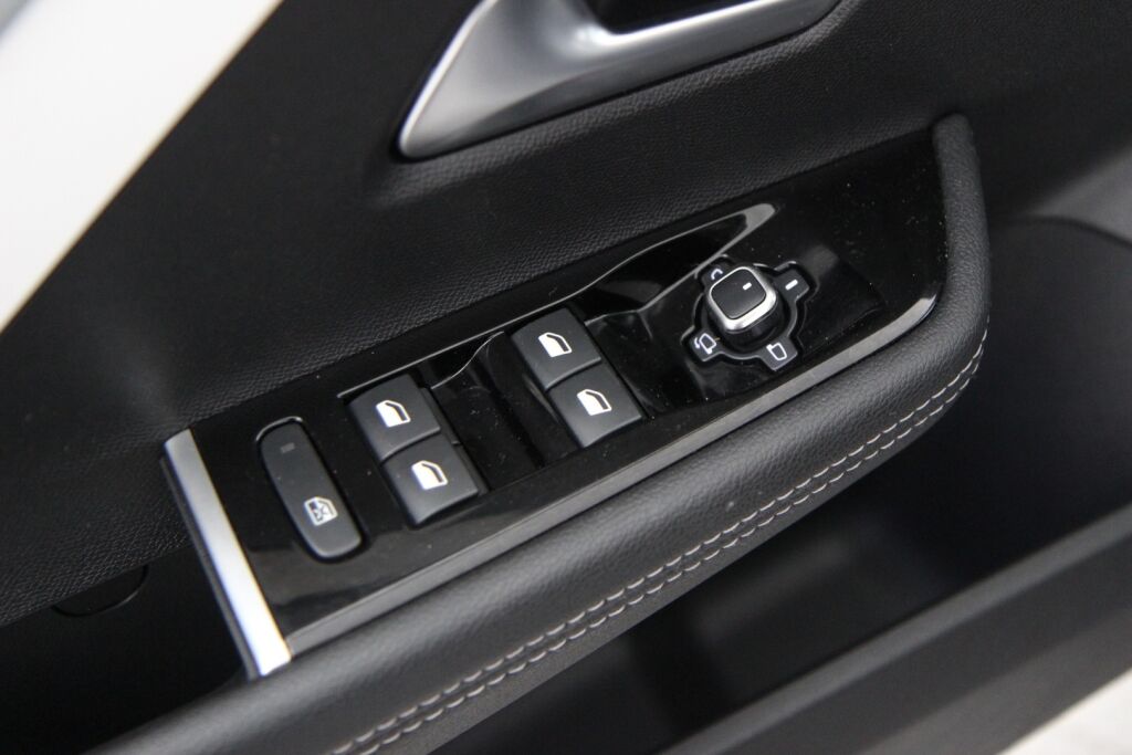 Opel Astra 2022 5-ov Innovation Plus 180 A PHEV / ACC / Lämmitettävä ohjauspyörä ja tuulilasi / - RAHOITUS TÄHÄN AUTOON VAIN 3.99% - 