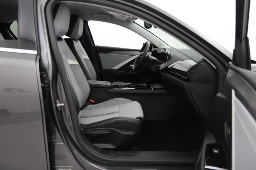 Opel Astra 2022 5-ov Innovation Plus 180 A PHEV / ACC / Lämmitettävä ohjauspyörä ja tuulilasi / - RAHOITUS TÄHÄN AUTOON VAIN 3.99% - 
