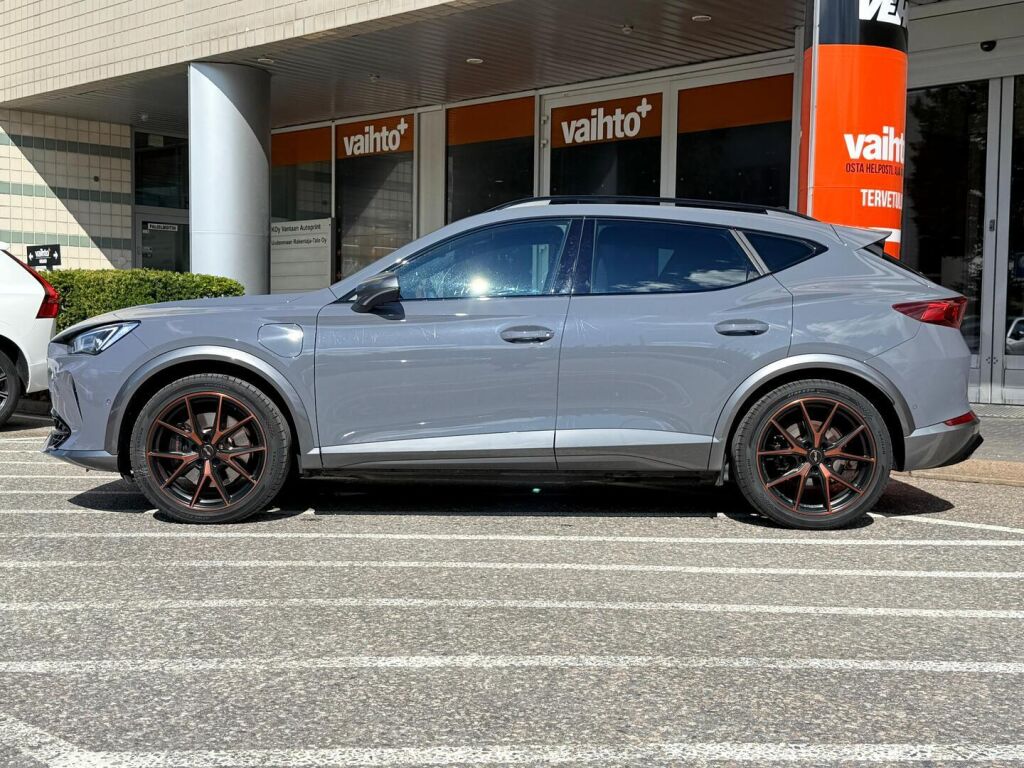 Cupra Formentor 2021 VZ 1.4 PHEV 180 kW e-HYBRID DSG / Adapt vakkari / Vetokoukku / BLIS / 360° kamera+tutkat