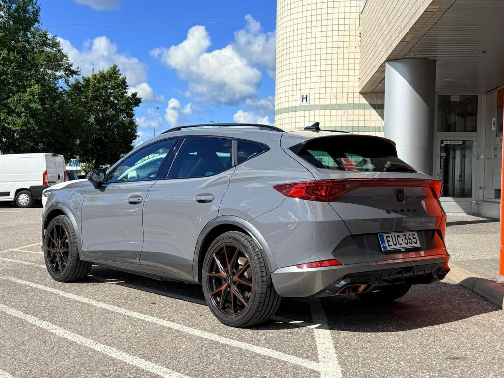 Cupra Formentor 2021 VZ 1.4 PHEV 180 kW e-HYBRID DSG / Adapt vakkari / Vetokoukku / BLIS / 360° kamera+tutkat