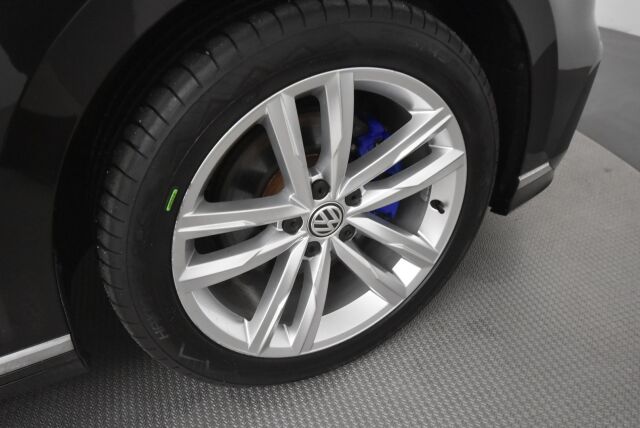 Volkswagen Passat 2020 Variant GTE Plug-In Hybrid 160 kW DSG-automaatti / Adaptiivinen vakionopeussäädin/ Tehdaskoukku/ Webasto/ Nahkat/ Akku 13 kwh