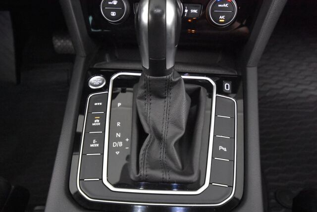 Volkswagen Passat 2020 Variant GTE Plug-In Hybrid 160 kW DSG-automaatti / Adaptiivinen vakionopeussäädin/ Tehdaskoukku/ Webasto/ Nahkat/ Akku 13 kwh