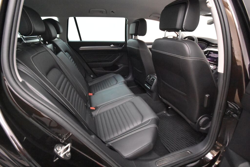 Volkswagen Passat 2020 Variant GTE Plug-In Hybrid 160 kW DSG-automaatti / Adaptiivinen vakionopeussäädin/ Tehdaskoukku/ Webasto/ Nahkat/ Akku 13 kwh