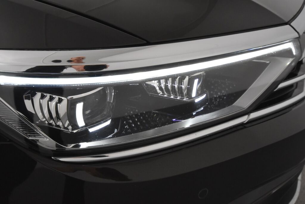 Volkswagen Passat 2020 Variant GTE Plug-In Hybrid 160 kW DSG-automaatti / Adaptiivinen vakionopeussäädin/ Tehdaskoukku/ Webasto/ Nahkat/ Akku 13 kwh