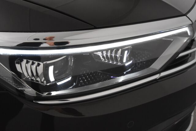 Volkswagen Passat 2020 Variant GTE Plug-In Hybrid 160 kW DSG-automaatti / Adaptiivinen vakionopeussäädin/ Tehdaskoukku/ Webasto/ Nahkat/ Akku 13 kwh