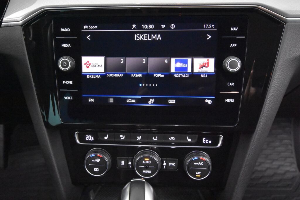 Volkswagen Passat 2020 Variant GTE Plug-In Hybrid 160 kW DSG-automaatti / Adaptiivinen vakionopeussäädin/ Tehdaskoukku/ Webasto/ Nahkat/ Akku 13 kwh