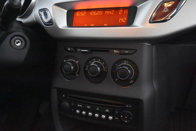 Citroen C3 2011 City 60 / 6/25 leimattu / Vetokoukku / Ilmastointi / Vakionopeudensäädin / Lohko+sisäpistoke / Tuoreet kesäkumit