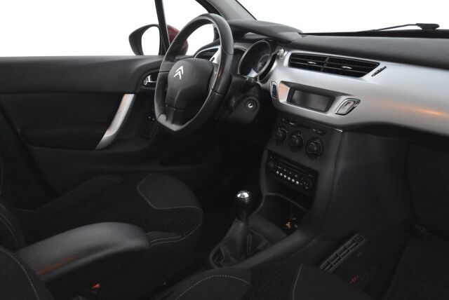 Citroen C3 2011 City 60 / 6/25 leimattu / Vetokoukku / Ilmastointi / Vakionopeudensäädin / Lohko+sisäpistoke / Tuoreet kesäkumit