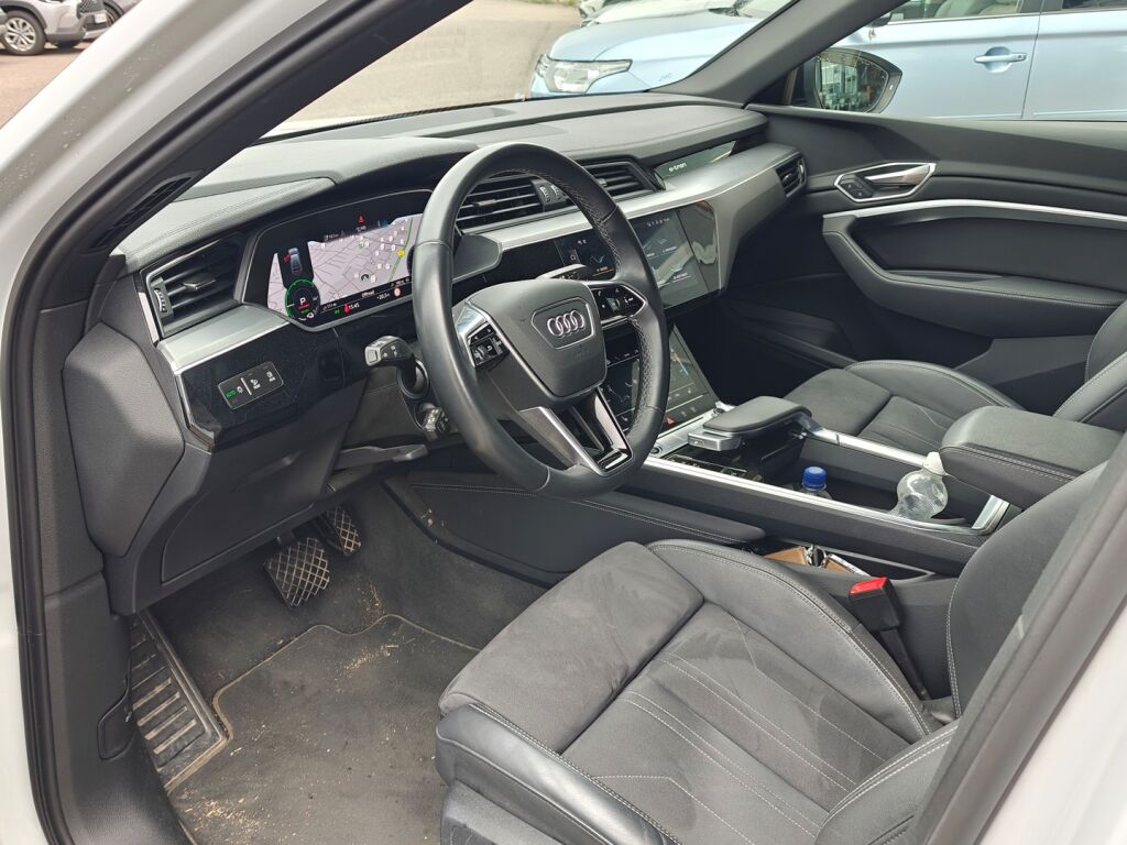 Audi Q8 e-tron 2023 Sportback 50 quattro Progress Plus / Suomiauto / 1.om / Adapt.cruise / Musta optiikka / Koukku / Matrix / Sport-penkit