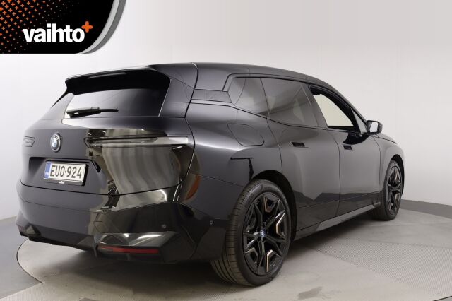 BMW iX 2022 xDrive50 Sport paketti / Sky Lounge / Soft Close / HUD / Koukku / aktiivi ohjaus / Ilma-alusta / Hieronta / Laser / H&K
