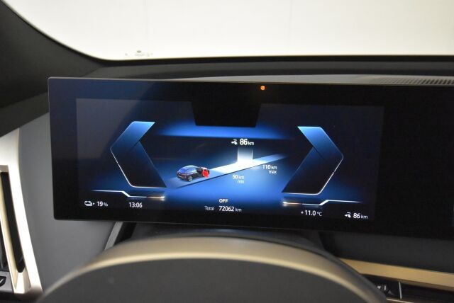 BMW iX 2022 xDrive50 Sport paketti / Sky Lounge / Soft Close / HUD / Koukku / aktiivi ohjaus / Ilma-alusta / Hieronta / Laser / H&K