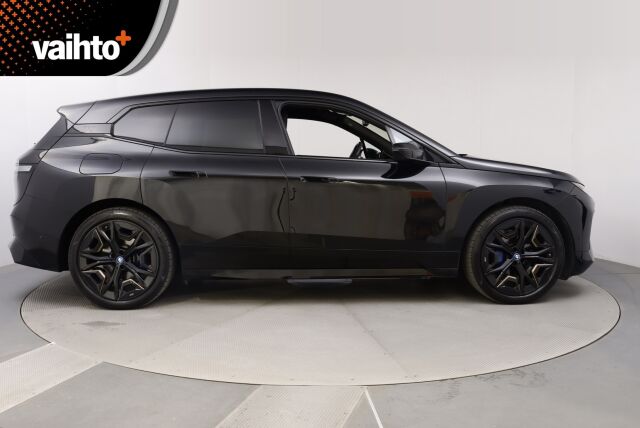 BMW iX 2022 xDrive50 Sport paketti / Sky Lounge / Soft Close / HUD / Koukku / aktiivi ohjaus / Ilma-alusta / Hieronta / Laser / H&K