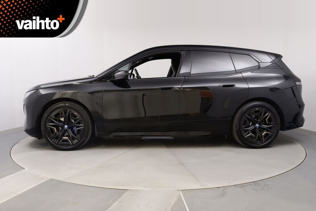 BMW iX 2022 xDrive50 Sport paketti / Sky Lounge / Soft Close / HUD / Koukku / aktiivi ohjaus / Ilma-alusta / Hieronta / Laser / H&K