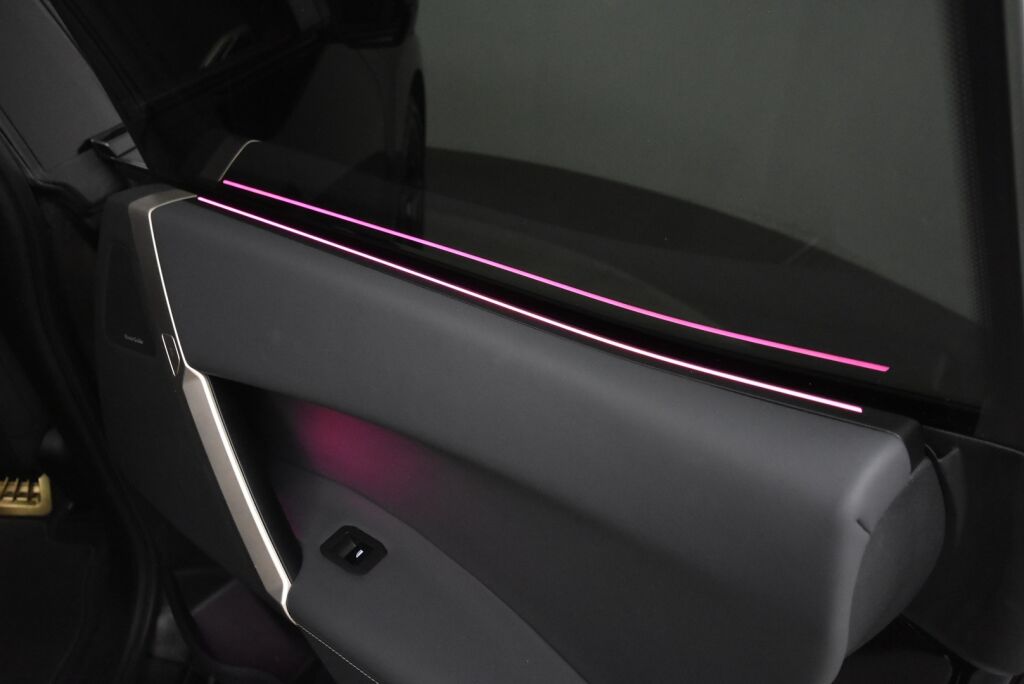 BMW iX 2022 xDrive50 Sport paketti / Sky Lounge / Soft Close / HUD / Koukku / aktiivi ohjaus / Ilma-alusta / Hieronta / Laser / H&K