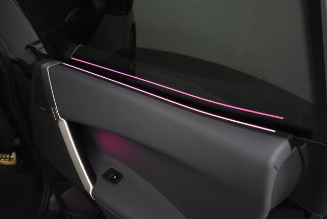BMW iX 2022 xDrive50 Sport paketti / Sky Lounge / Soft Close / HUD / Koukku / aktiivi ohjaus / Ilma-alusta / Hieronta / Laser / H&K