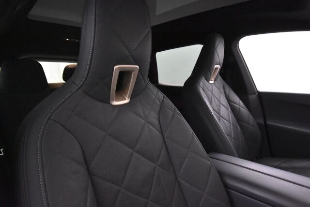 BMW iX 2022 xDrive50 Sport paketti / Sky Lounge / Soft Close / HUD / Koukku / aktiivi ohjaus / Ilma-alusta / Hieronta / Laser / H&K