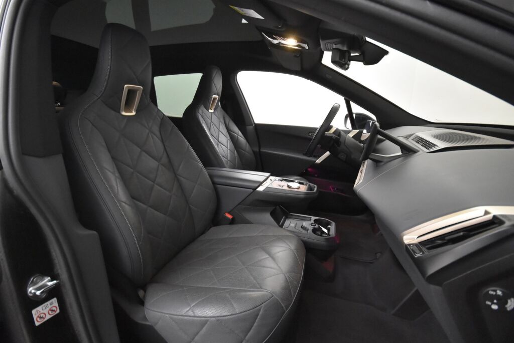 BMW iX 2022 xDrive50 Sport paketti / Sky Lounge / Soft Close / HUD / Koukku / aktiivi ohjaus / Ilma-alusta / Hieronta / Laser / H&K