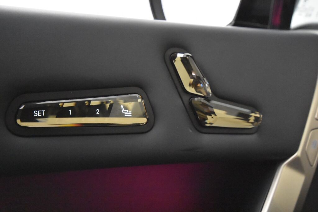 BMW iX 2022 xDrive50 Sport paketti / Sky Lounge / Soft Close / HUD / Koukku / aktiivi ohjaus / Ilma-alusta / Hieronta / Laser / H&K